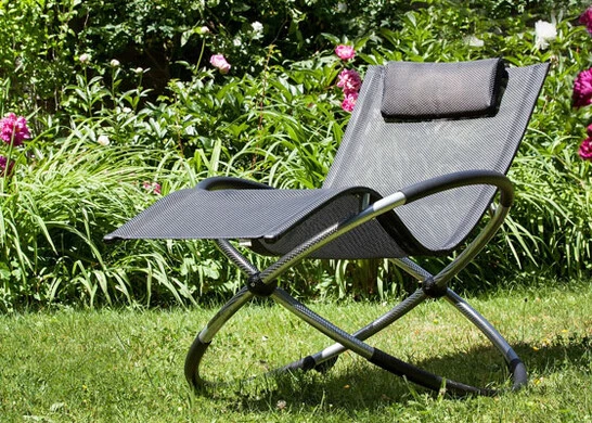 Liegestuhl im Garten