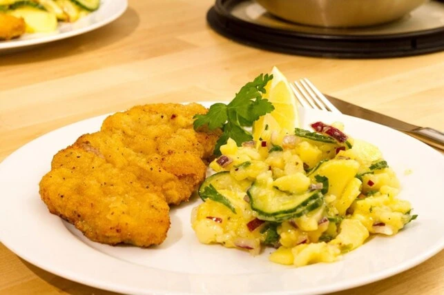 Restaurants in St. Georgen am Kreischberg Schnitzel mit Kartoffelsalat