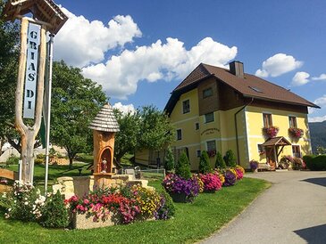 Einfahrt zum Hof