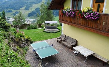 Garten mit Tischtennistisch
