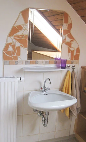 Schlafzimmer mit Waschbecken