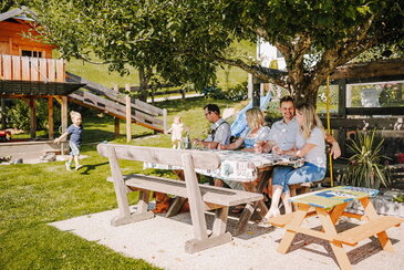 Familie Horn im Garten